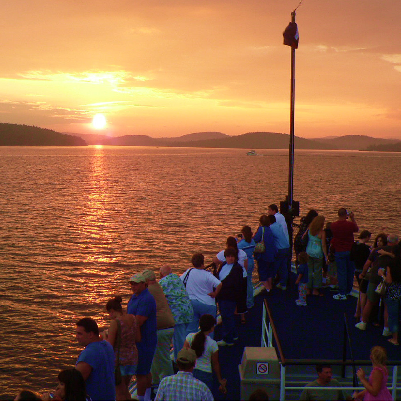 Sunset Dinner Cruises – Mount Washington Cruises